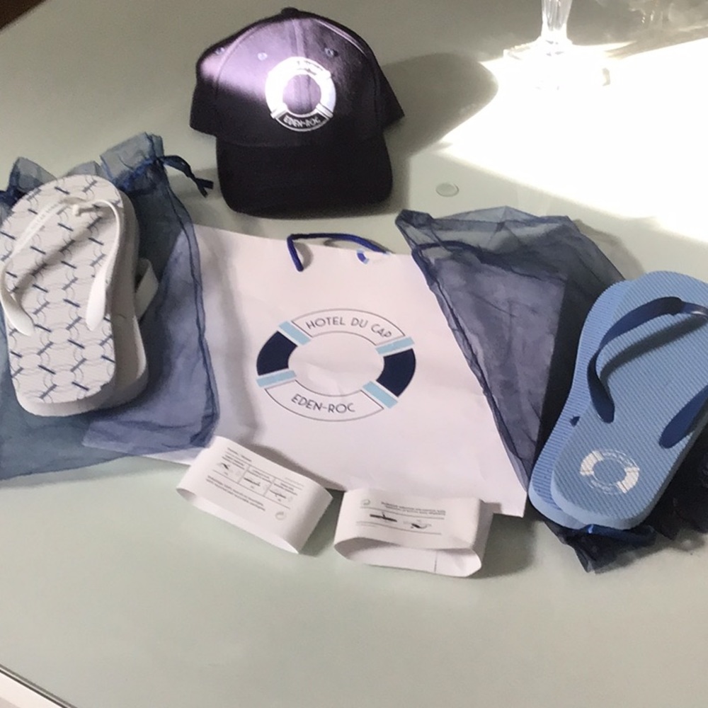 Hotel du Cap Eden-Roc Flip Flops and Cap baseball hat Set sandals